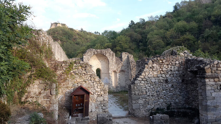 Szt. Miklós templom romjai a 13. századból